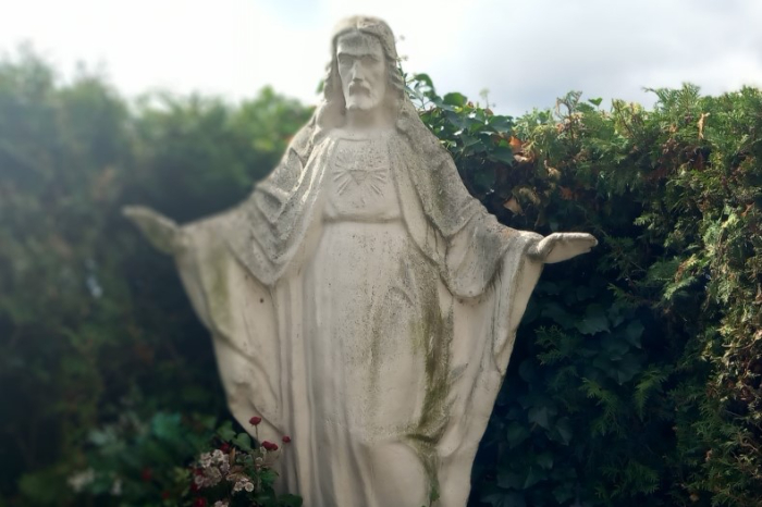 BEST_Jesusstatue_101123.jpg